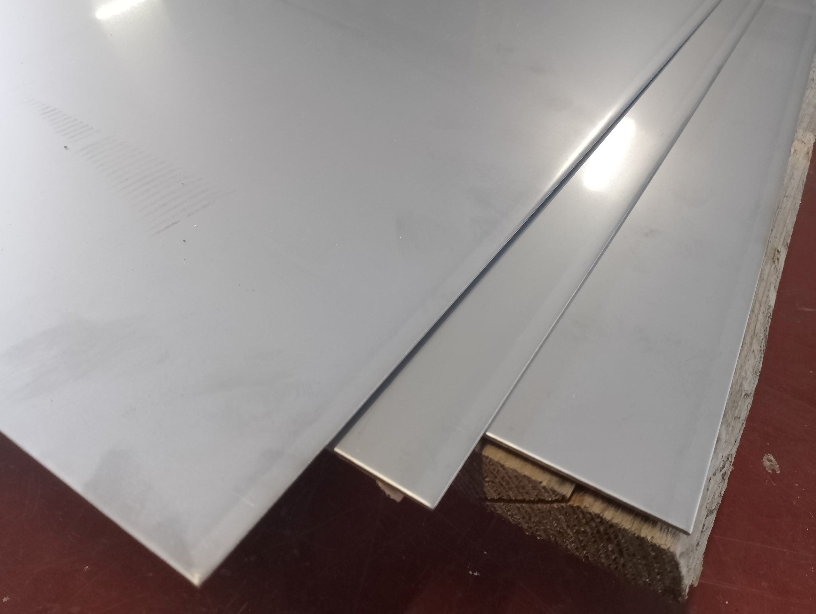 nerezový plech 2,0x1000x2000 mm, akosť 1.4301/304, 2B