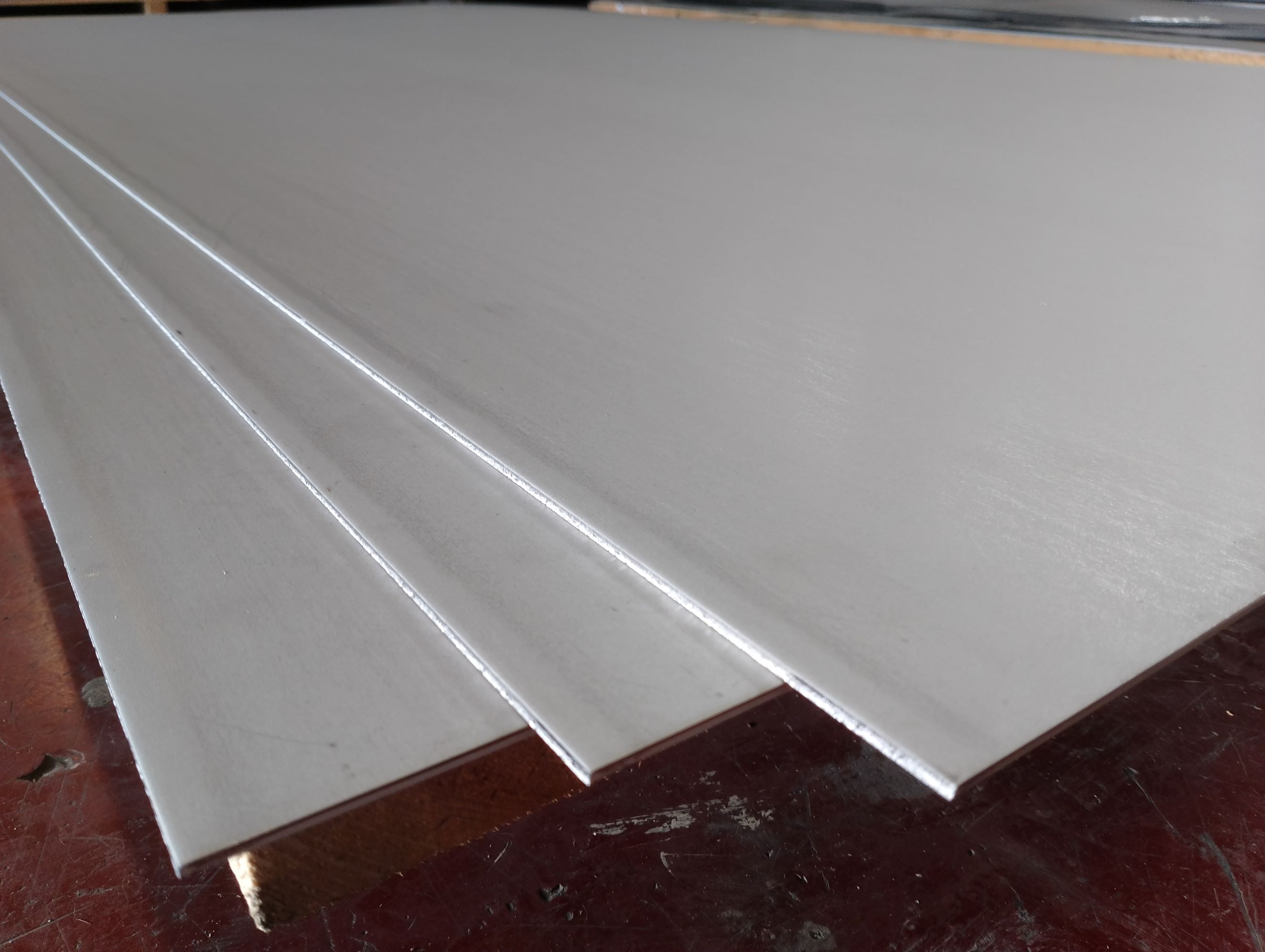 nerezový plech 4,0x1250x2500 mm, akosť 1.4301/304, C2